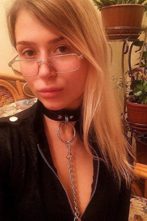 Escort girl Ада